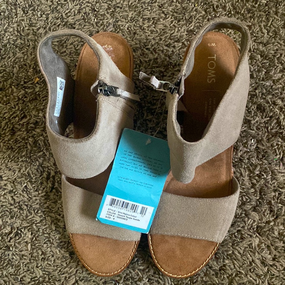 Desert taupe suede